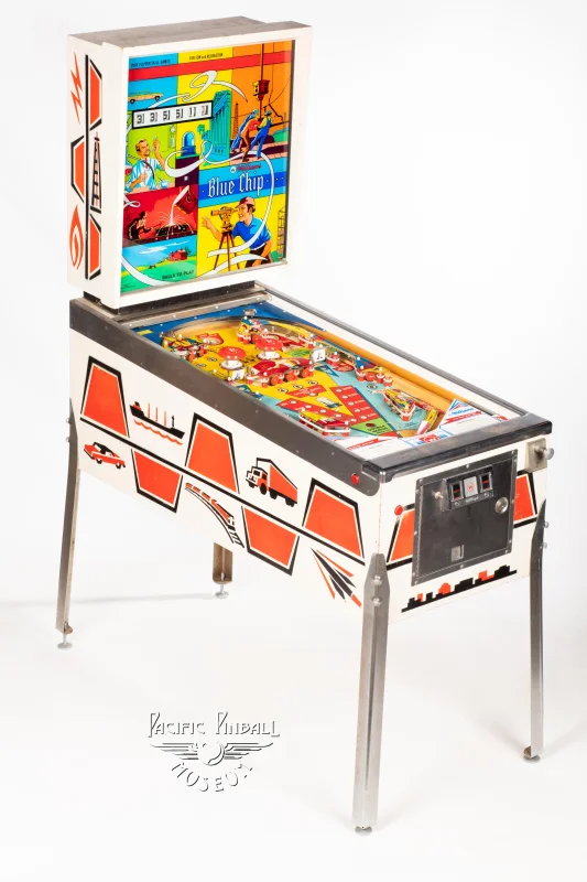 blue-chip-183-34.jpg pinball machine - Preview image showing playfield artwork and design details