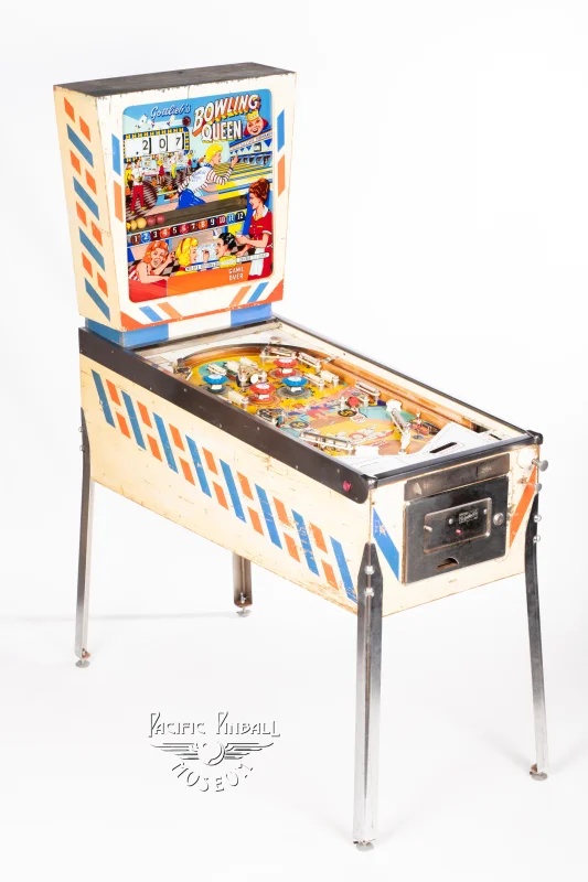 bowling-queen-400-34.jpg pinball machine - Preview image showing playfield artwork and design details