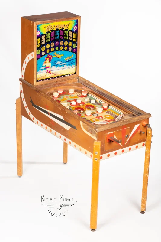 gizmo-1176-34.jpg pinball machine - Preview image showing playfield artwork and design details