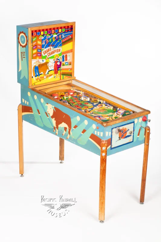 grand-champion-272-34.jpg pinball machine - Preview image showing playfield artwork and design details