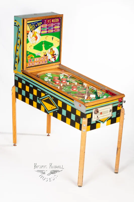 hit-n-run-226-34.jpg pinball machine - Preview image showing playfield artwork and design details