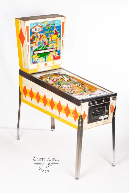 king-of-diamonds-43-34.jpg pinball machine - Preview image showing playfield artwork and design details