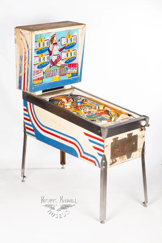 liberty-belle-371-34.jpg pinball machine - Preview image showing playfield artwork and design details