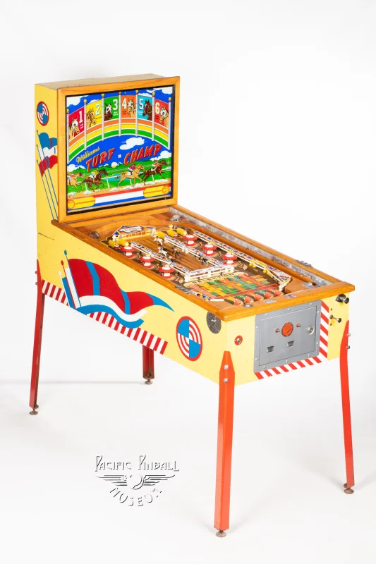 turf-champ-907-34.jpg pinball machine - Preview image showing playfield artwork and design details